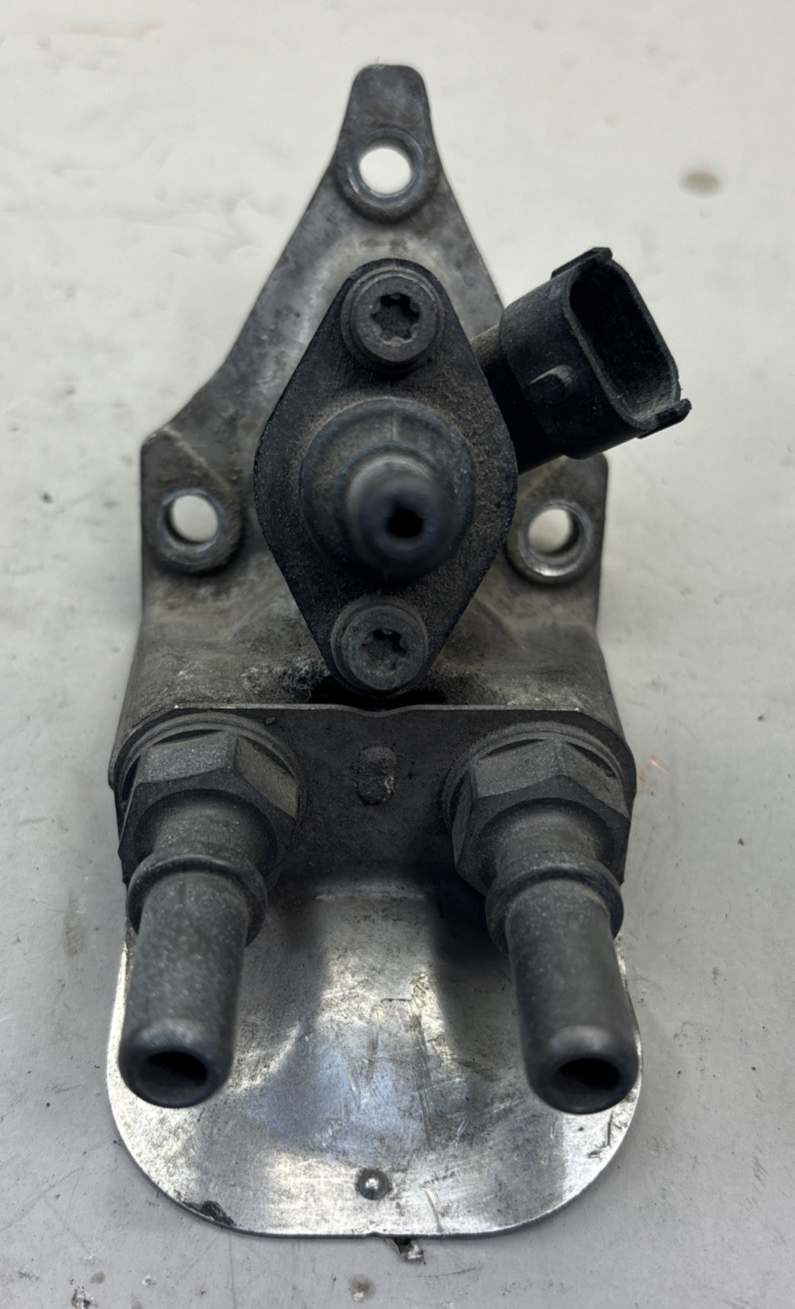 Genuine Volvo Mack DEF AdBlue Dosing Injector - PN 22391563 / Bosch 0444043088
