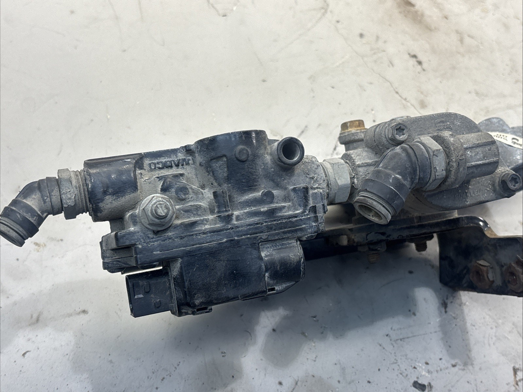 Freightliner Cascadia 126 ABS Modulator Solenoid Valve 2020 OEM K055796 / 109792