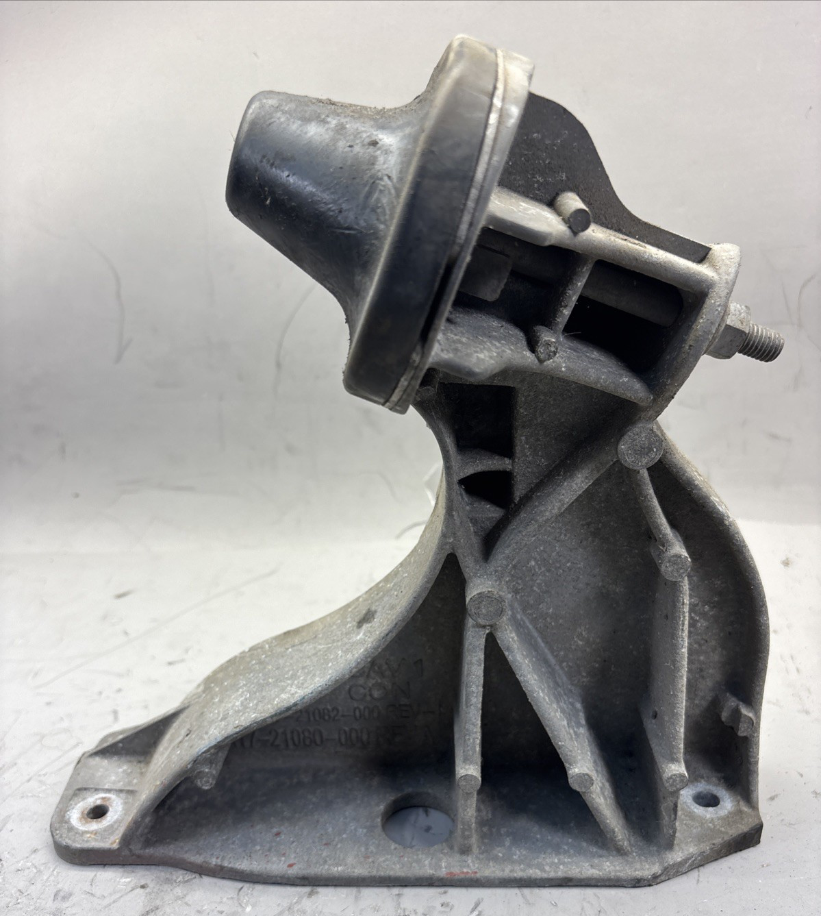 2018-2024 FREIGHTLINER CASCADIA 126 LEFT DRIVER HOOD SUPPORT MOUNT OEM