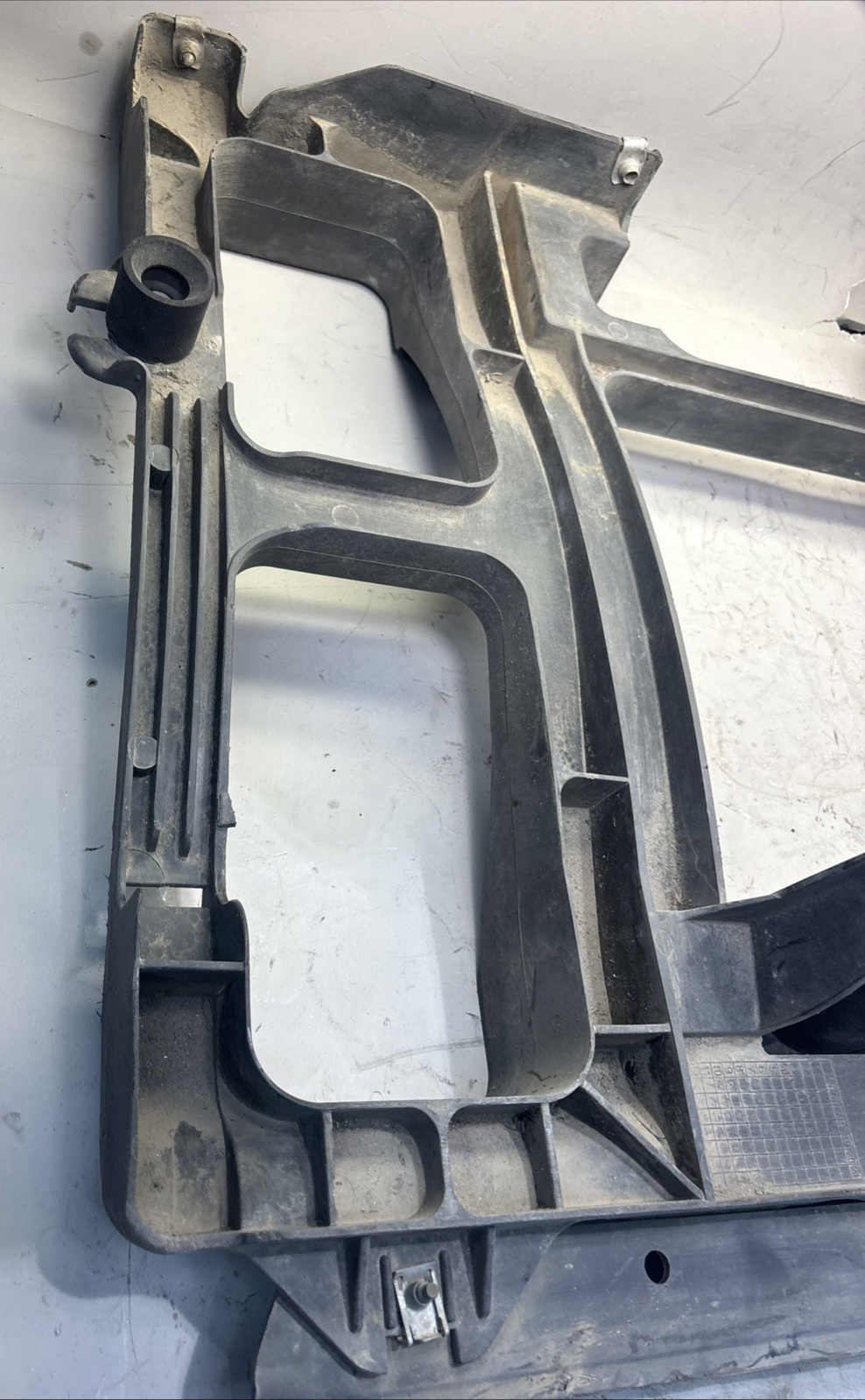 82789505 Body Support for Volvo