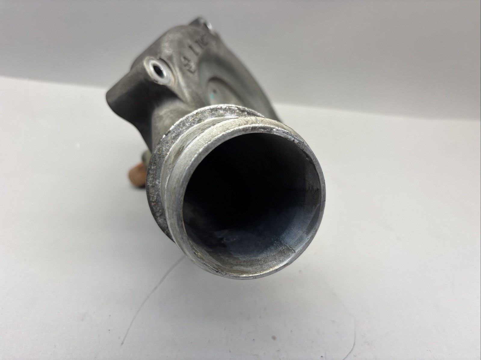FREIGHTLINER A 472-200-13-15 ZGS 001 TURBOCHARGER AIR OUTLET