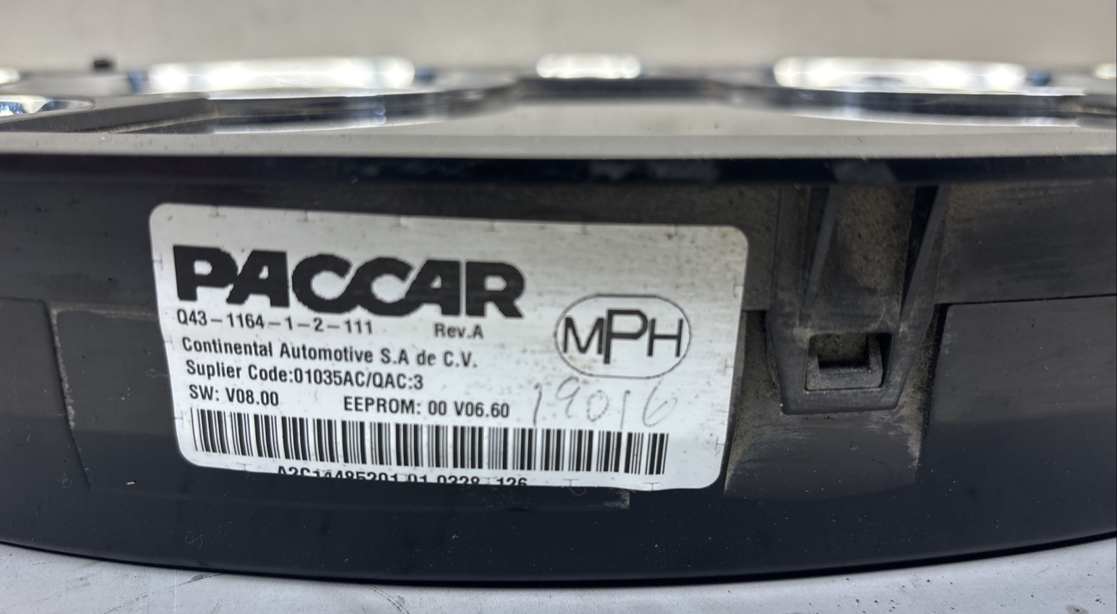 Kenworth T680 Speedometer Gauge Cluster Q43-1164-1-2-111