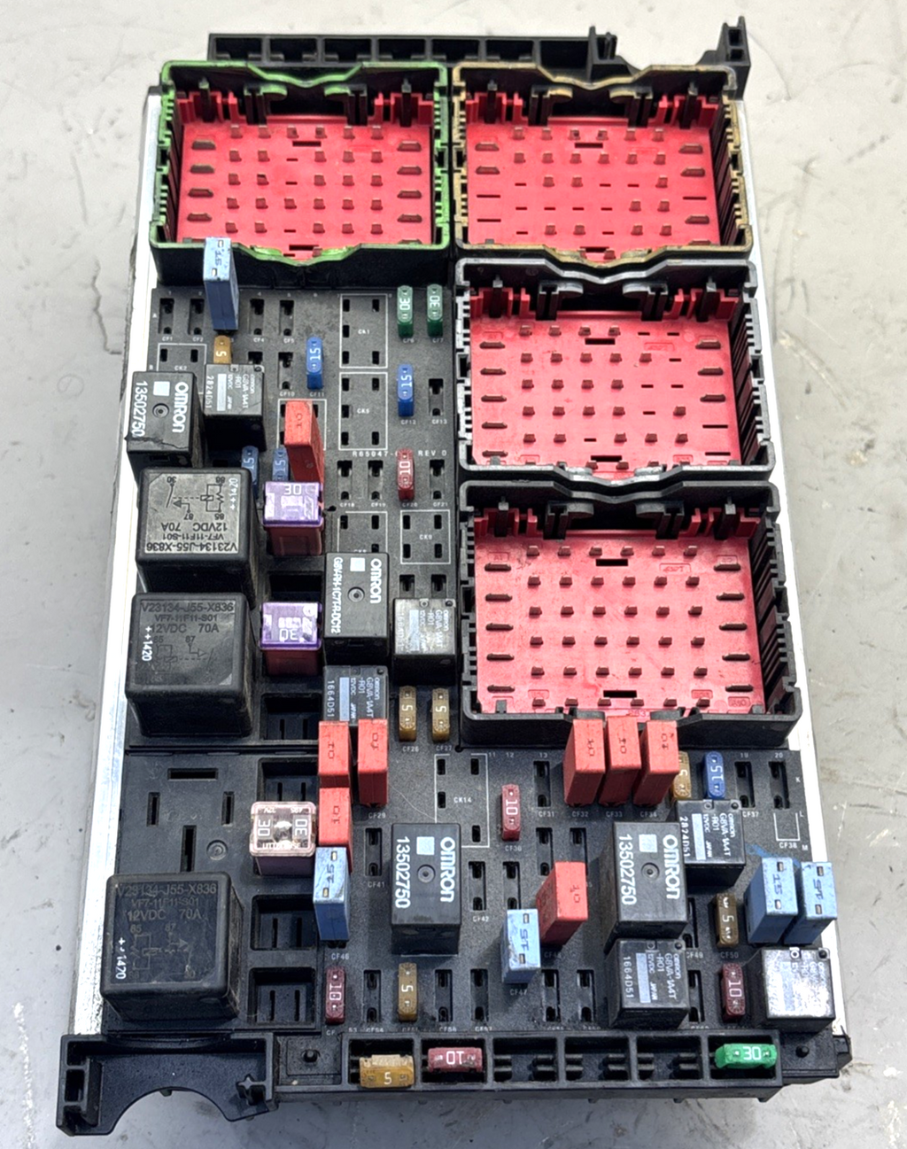 KENWORTH PACCAR FUSE ASSEMBLY CAB PDC P27-1147-0200 JUNCTION BOX DAMAGE