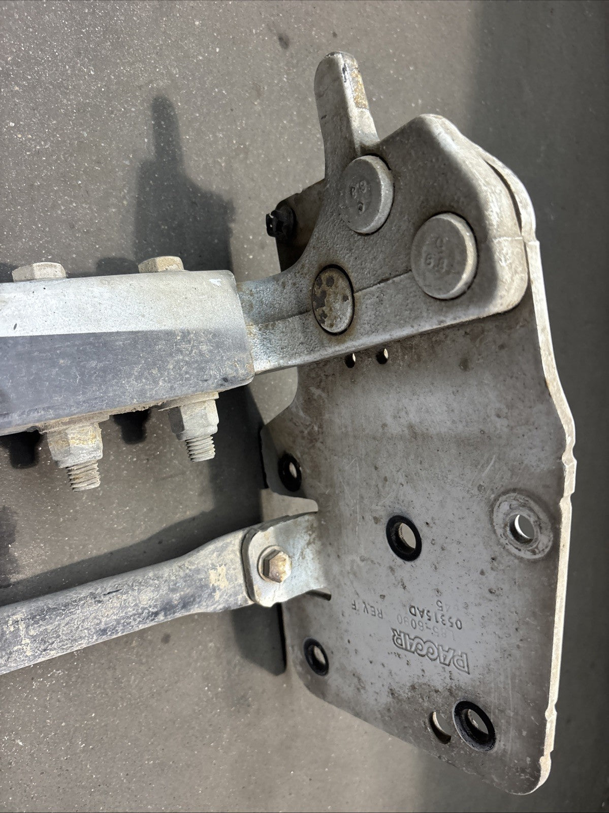 PETERBILT 587 Kenworth T680 L48-6089-002; L48-6087 HOOD BRACKET L85-6090 Paccar