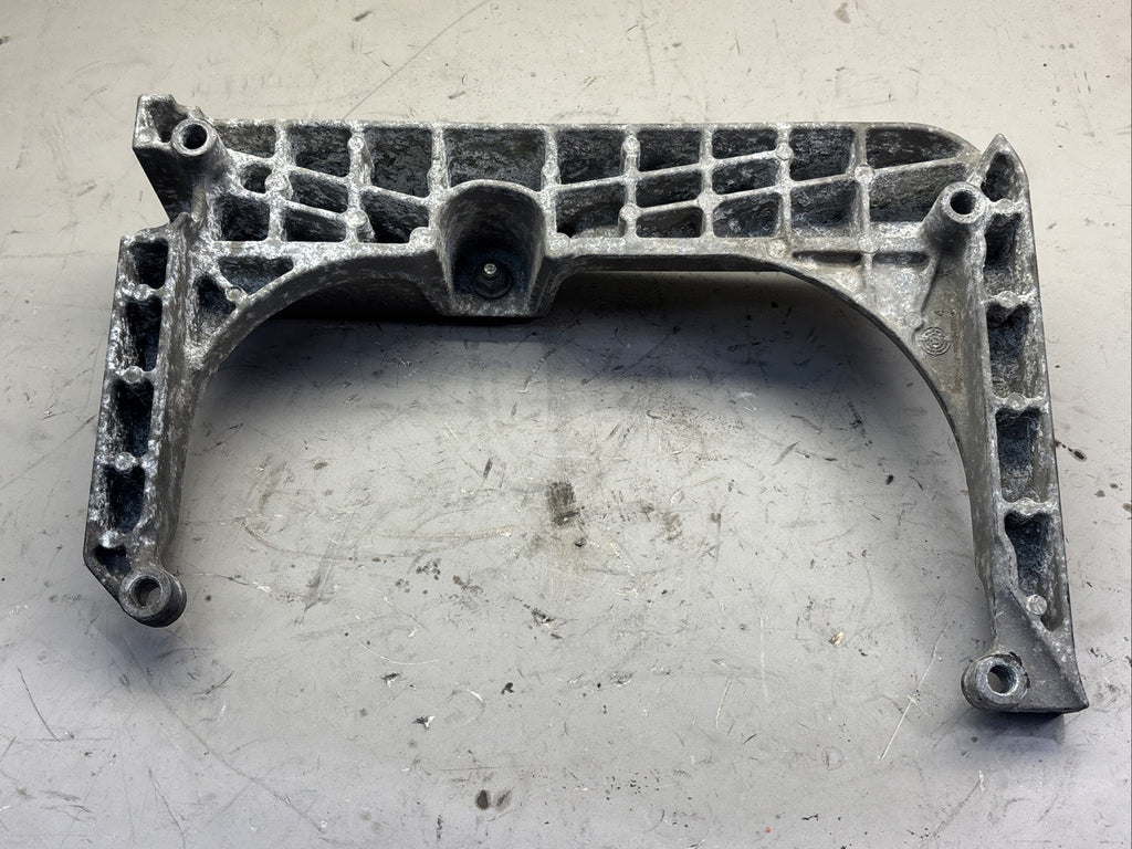 Detroit Diesel DD15 Engine Bracket A4720900041