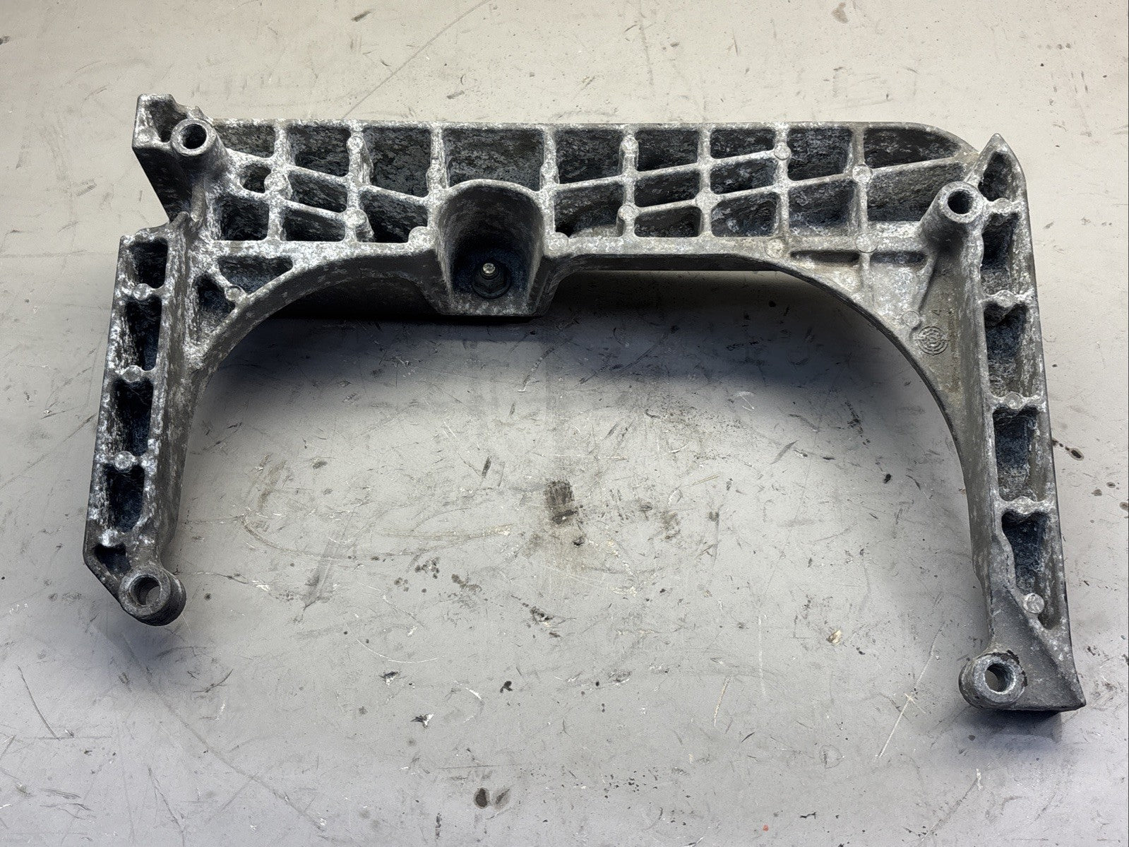 Detroit Diesel DD15 Engine Bracket A4720900041