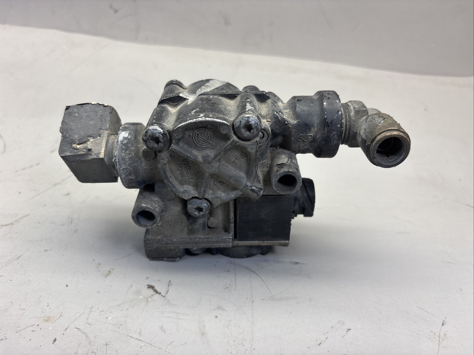 BENDIX ABS BRAKE VALVE P/N 7255122