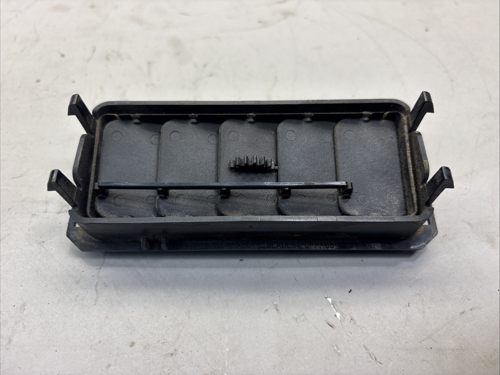 PACCAR   DASH LOUVERT VENT    S45-6032 / 07785AA