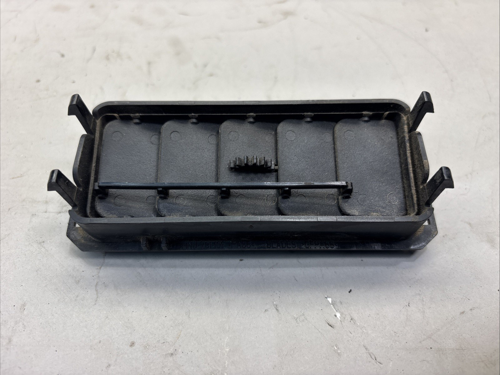 PACCAR   DASH LOUVERT VENT    S45-6032 / 07785AA