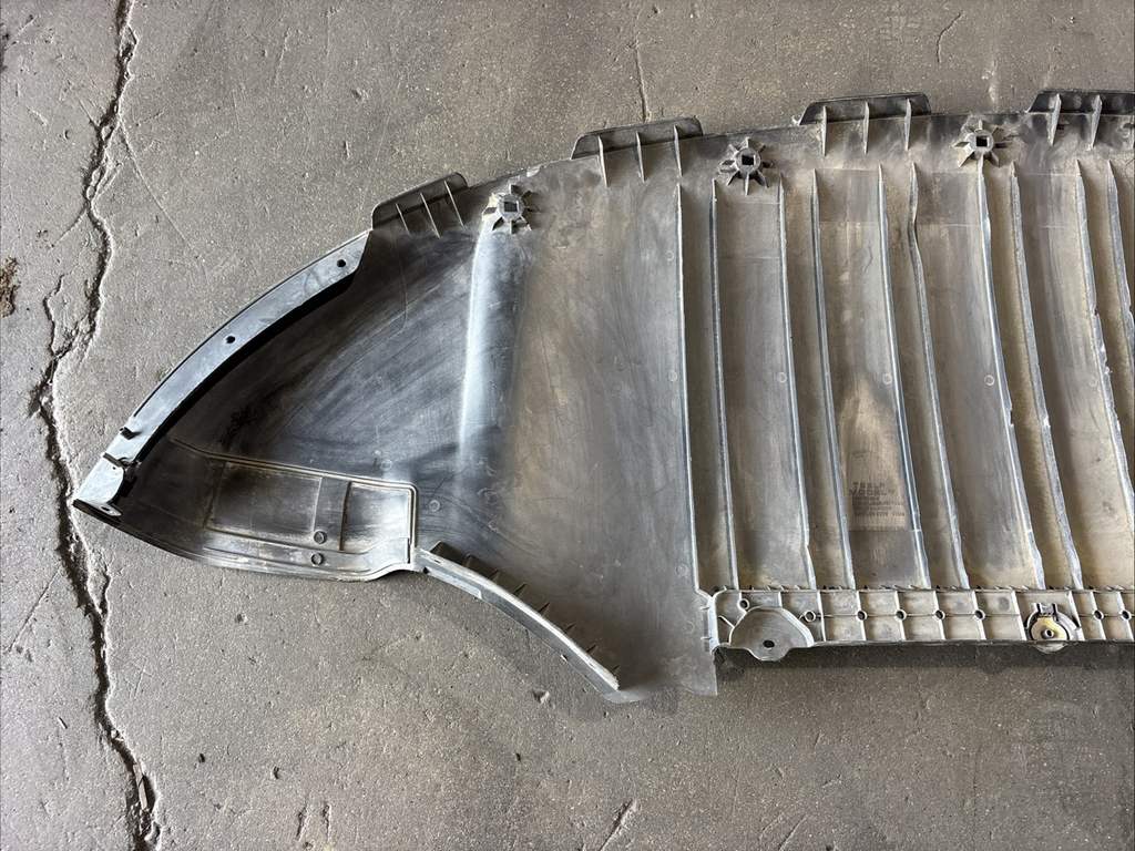 2020-2022 TESLA MODEL Y FRONT BUMPER LOWER SHIELD UNDER TRAY 1493760-00-A OEM