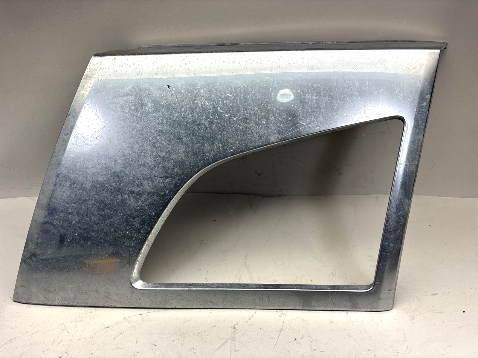 82750054  LH Corner Bumper Trim Fog Light Fits Volvo VNL 82750054 OEM