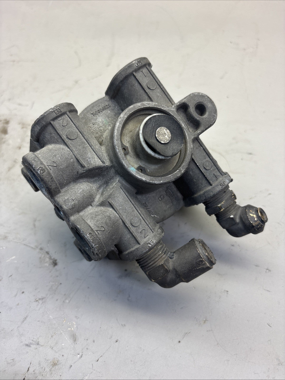 BENDIX AIR BRAKE & ABS MODULATOR VALVE T-5006929