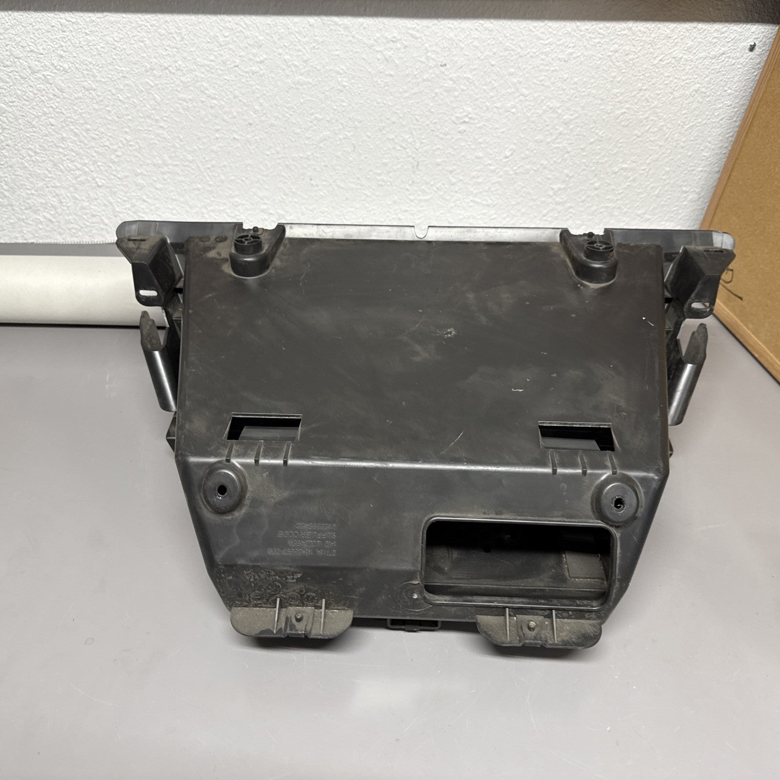 18-24 FREIGHTLINER CASCADIA CENTER OVERHEAD CONSOLE STORAGE BIN 18-68897-000 OEM