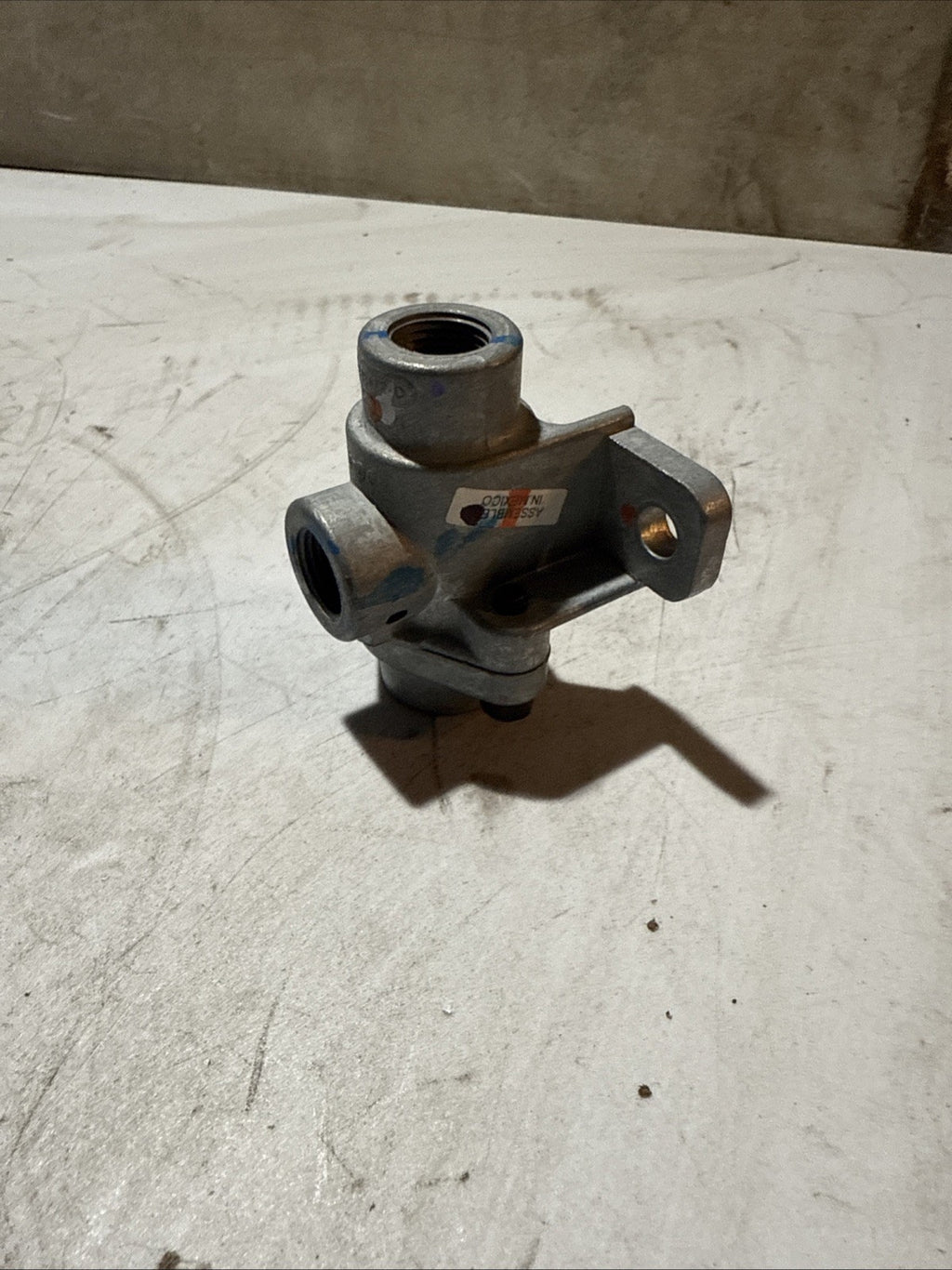 BENDIX AIR BRAKE CHECK VALVE T-239672-D, 5016115, 5019353 NOS