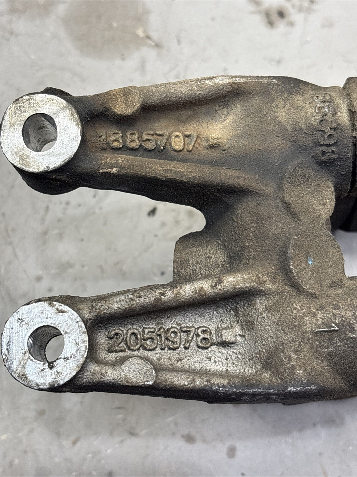 Paccar MX-13 Diesel Engine Fuel System Bracket Manifold 1885707 OEM
