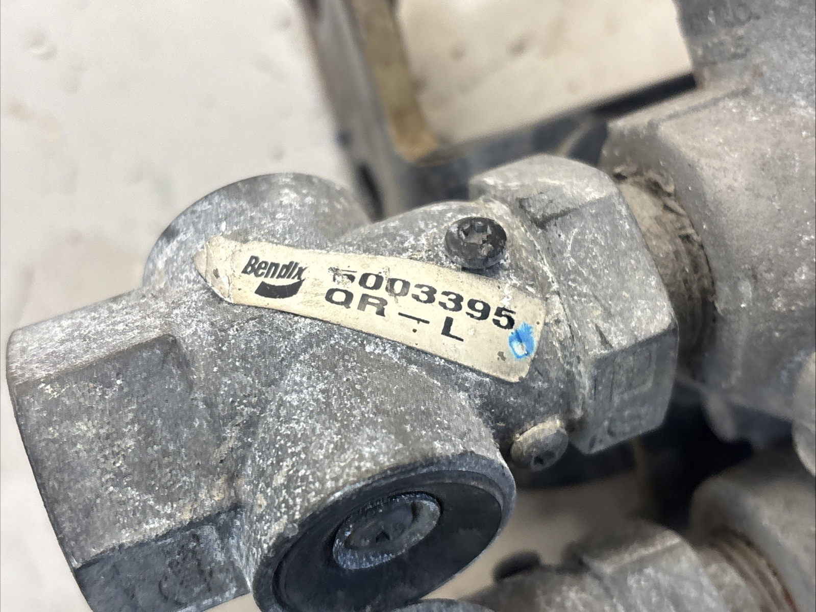 Freightliner Cascadia 126 ABS Modulator Solenoid Valve 2020 OEM K055796 / 109792