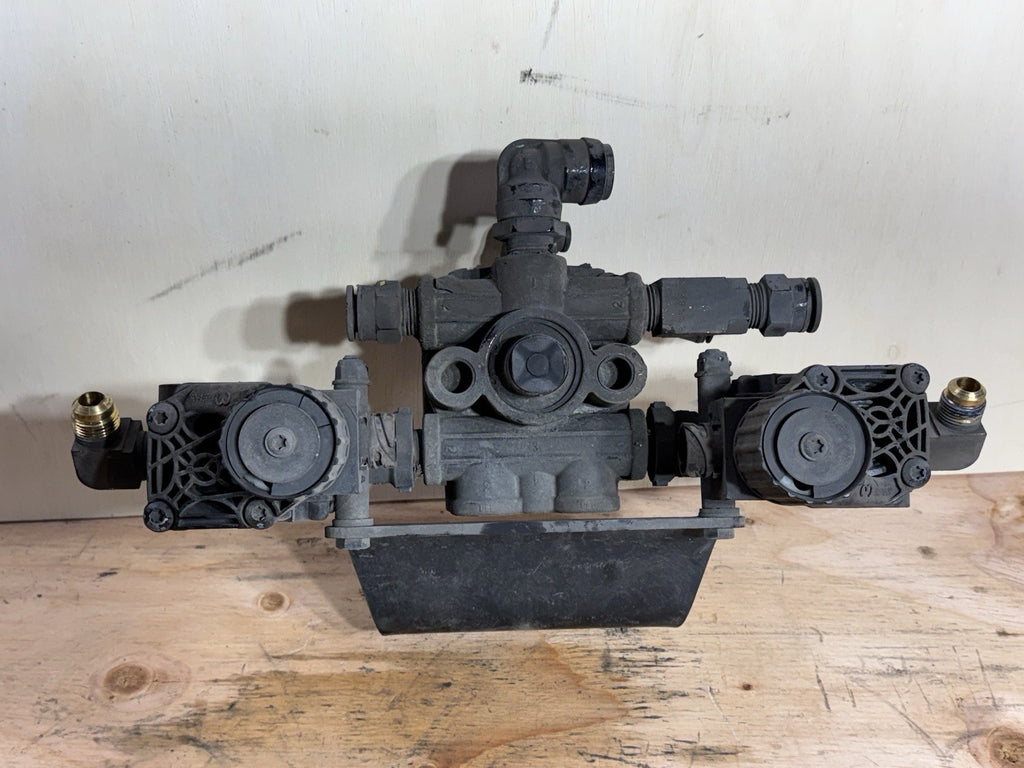 Bendix  Brake Valve Assembly  - P/N: D591-309