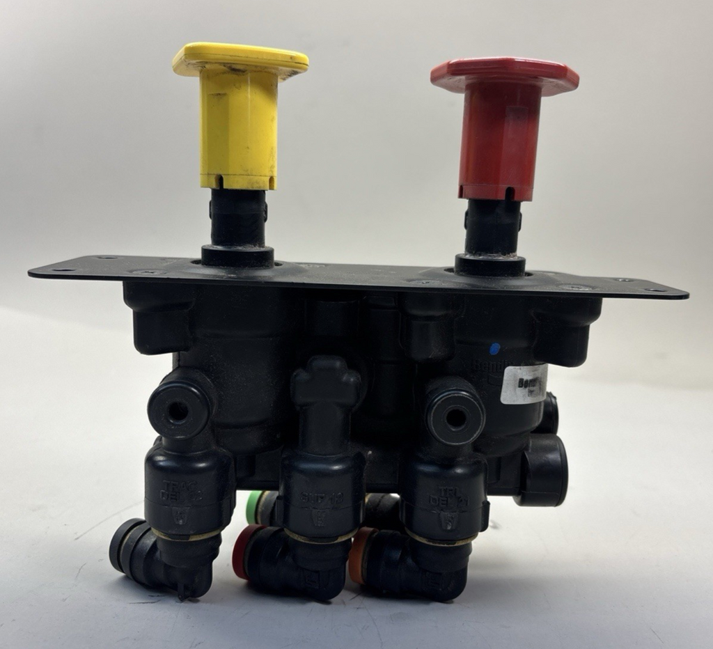 FREIGHTLINER CASCADIA BENDIX PARKING BRAKE VALVE - P/N: 5018303 / 5018673