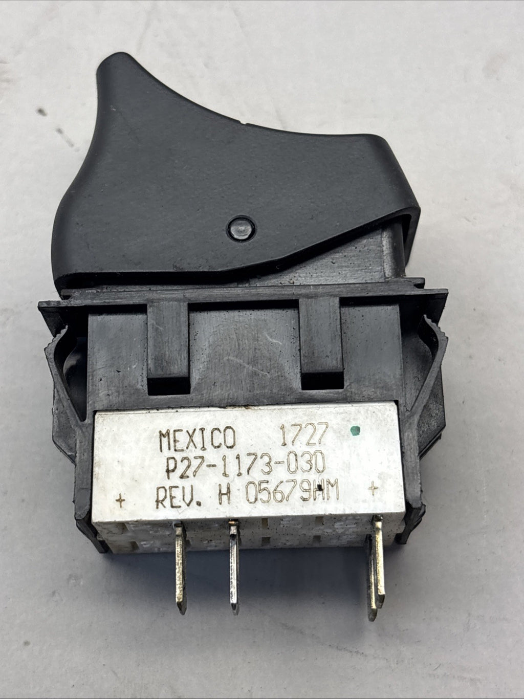 Kenworth P27-1173-030  05679HM Traction Control TC Switch