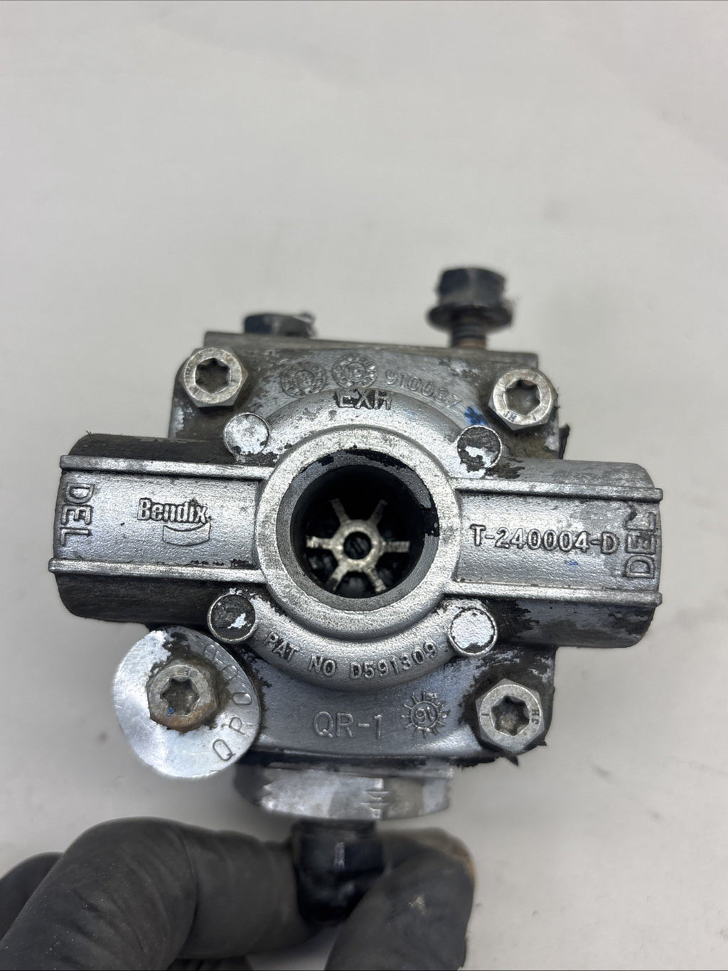 BENDIX T-240004-D QUICK RELEASE VALVE