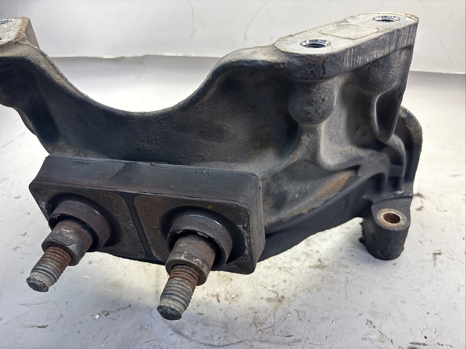 Detroit DD15 Engine Mount - Used | P/N A4722232104