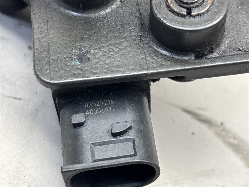 Paccar MX13 Diesel Engine Crankcase Breather Pressure Sensor 1995381 OEM 1921560