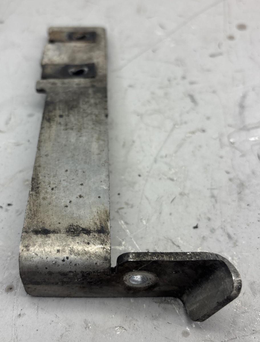 PACCAR MOUNTING BRACKET T11-6208R / 20550AA