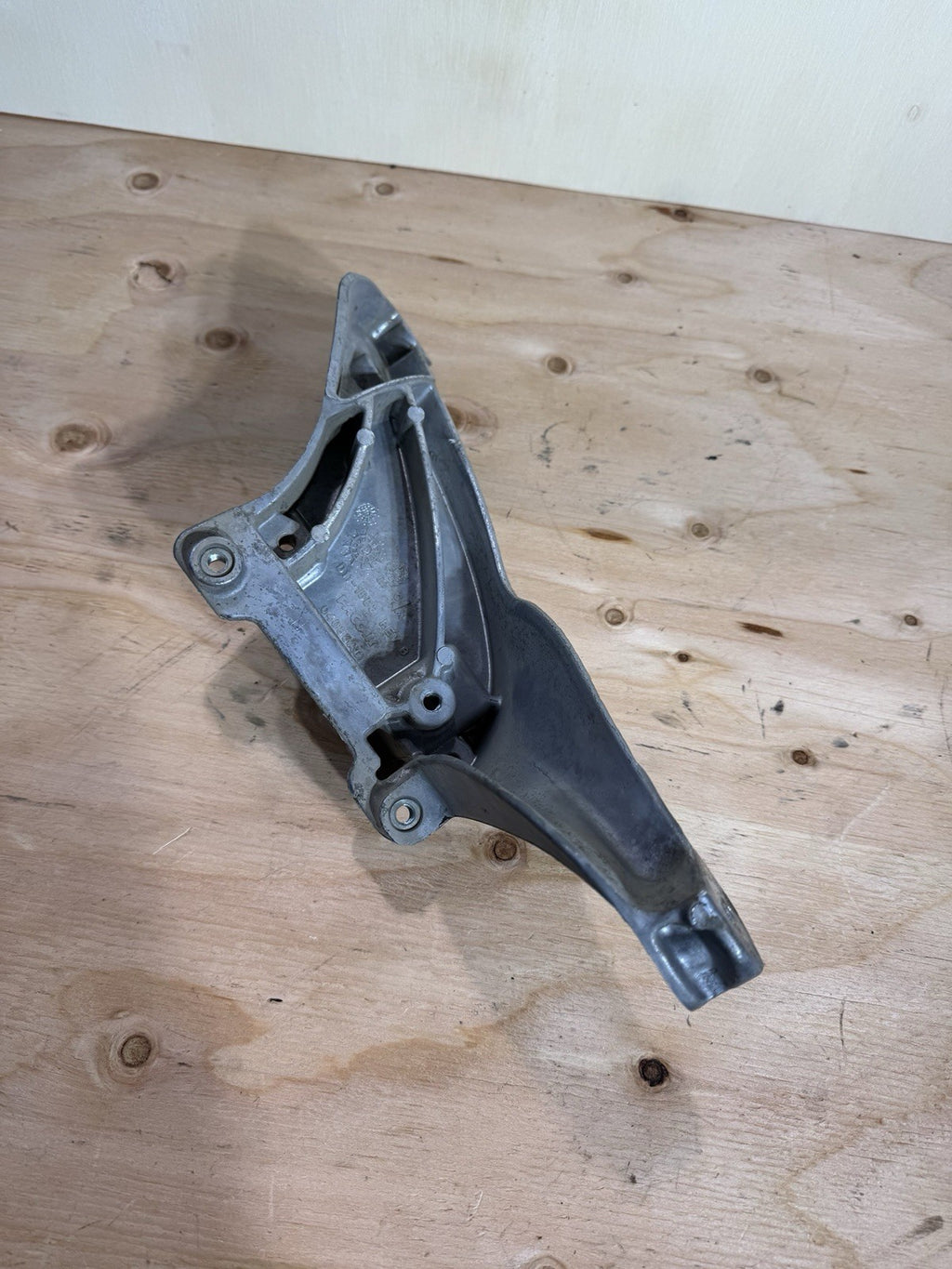 PACCAR AIR CLEANER BRACKET D11 1508
