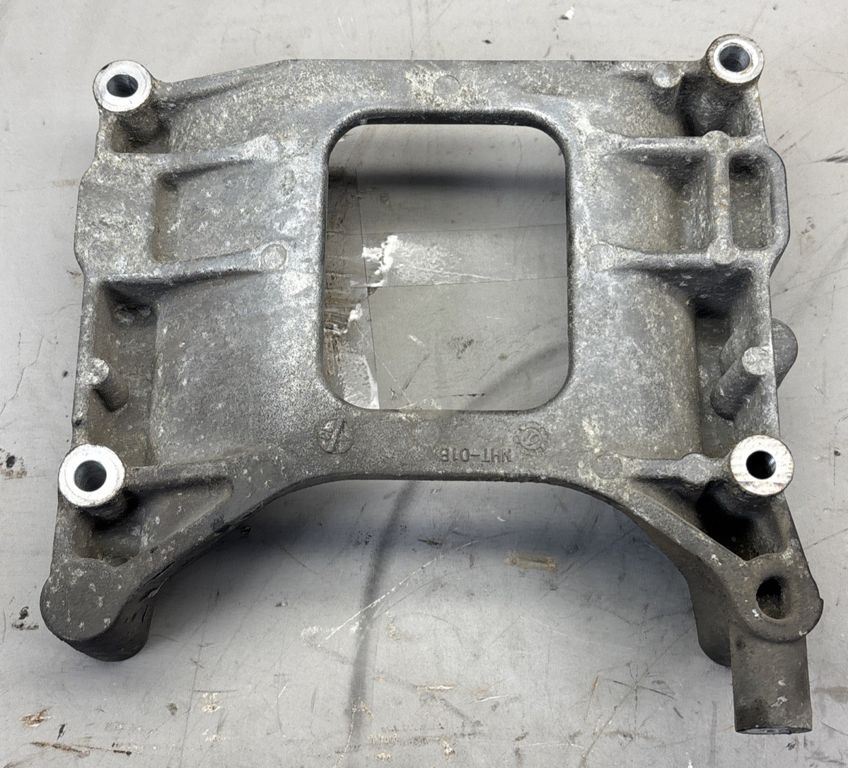 Paccar  Alternator Bracket  2047510