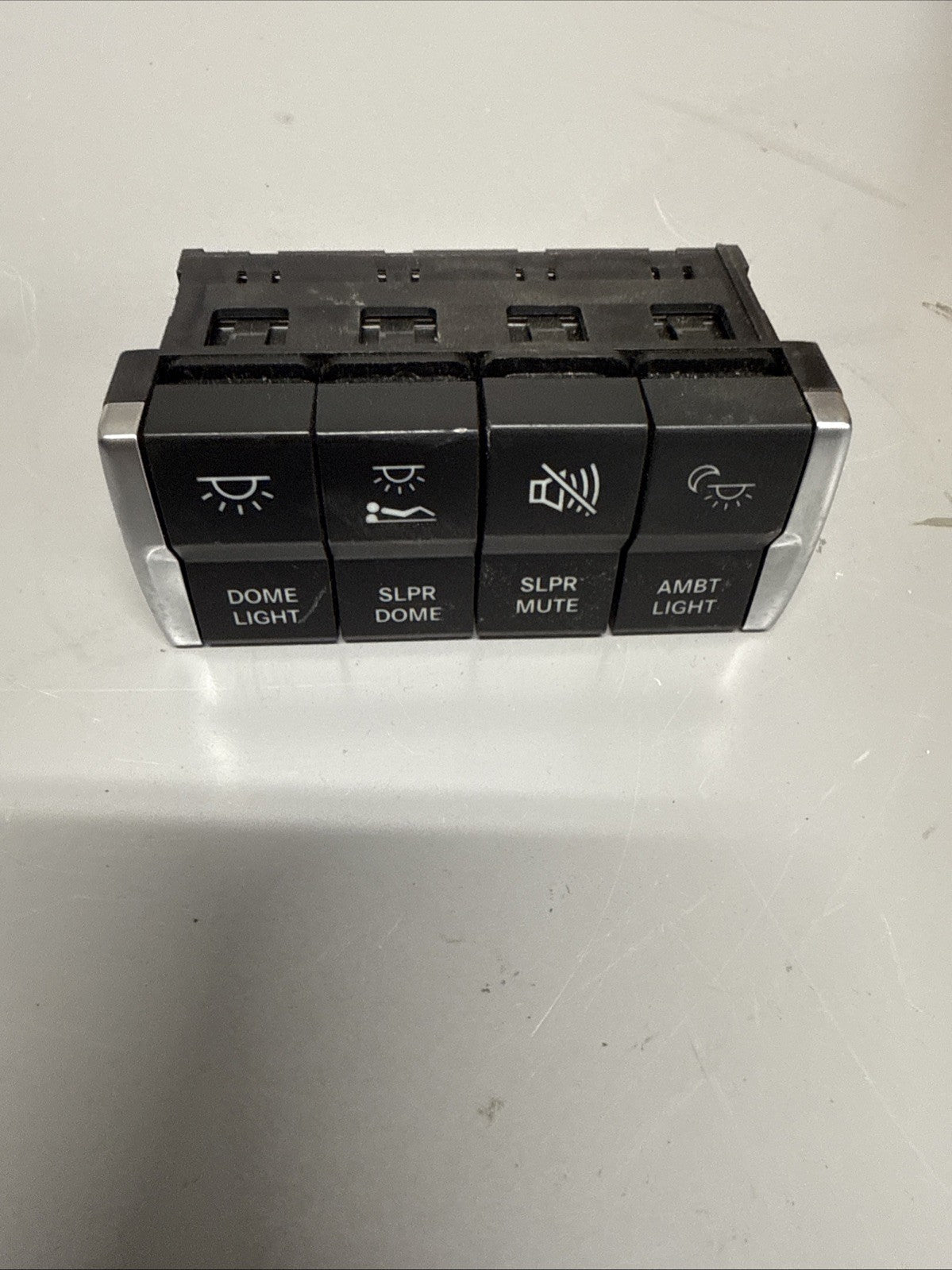Freightliner Bunk Rocker Switch Panel A06-90732-001   7438