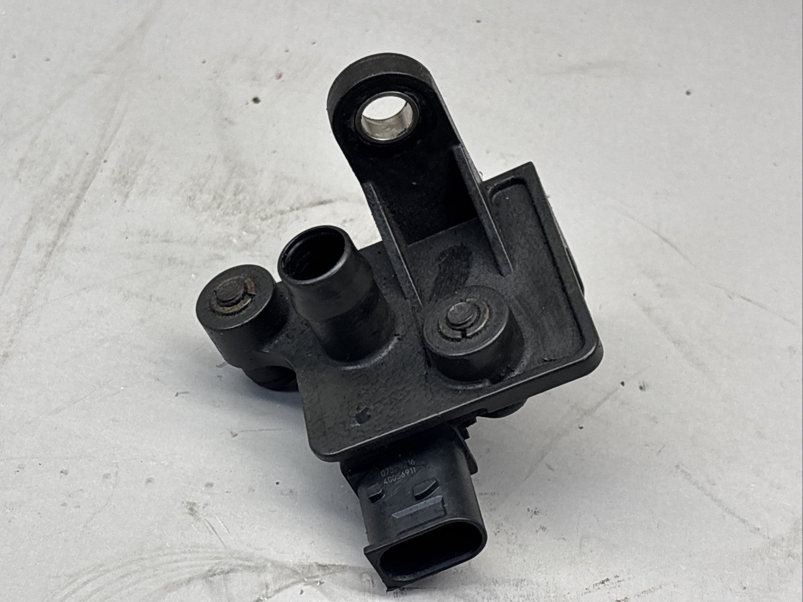 Paccar MX13 Diesel Engine Crankcase Breather Pressure Sensor 1995381 OEM 1921560