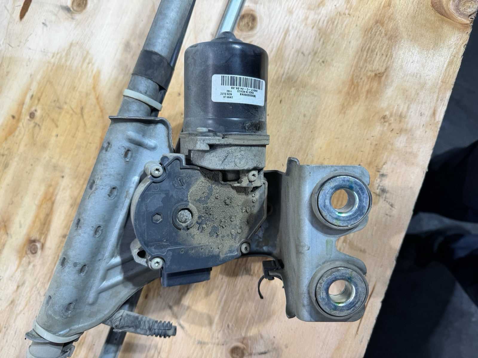 2021 Kenworth T680 Left/Driver Windshield Wiper Motor - Used