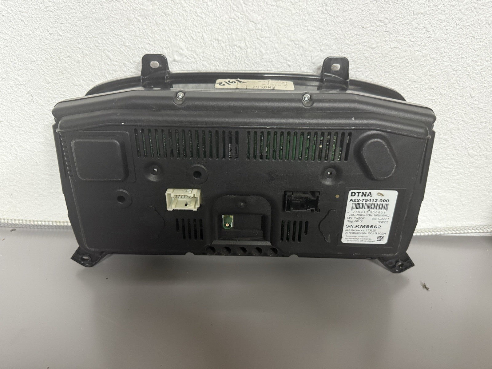 A22-75412-000 FREIGHTLINER CASCADIA 126 GAUGE CLUSTER KM9562 816k miles