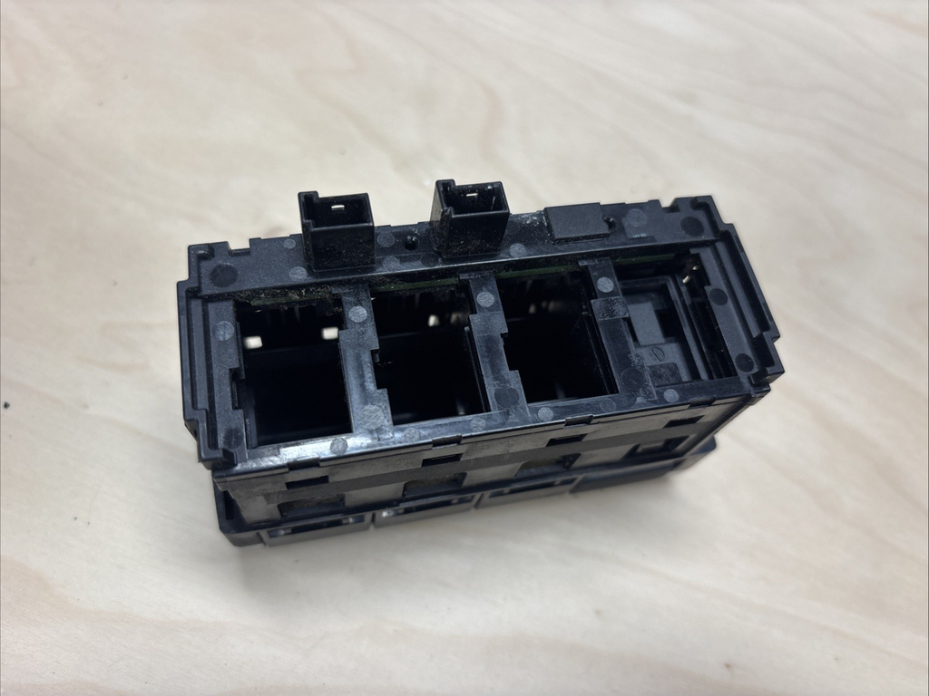 Freightliner Bunk Rocker Switch Panel A06-90732-001 Damage