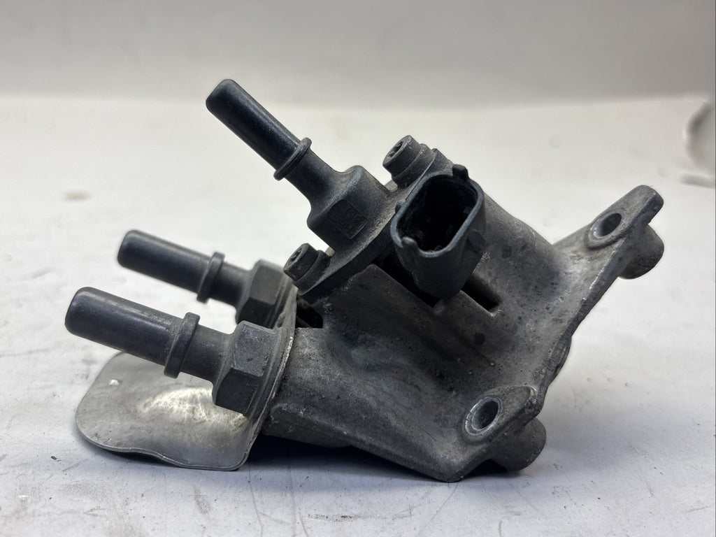 Genuine Volvo Mack DEF AdBlue Dosing Injector - PN 22391563 / Bosch 0444043088