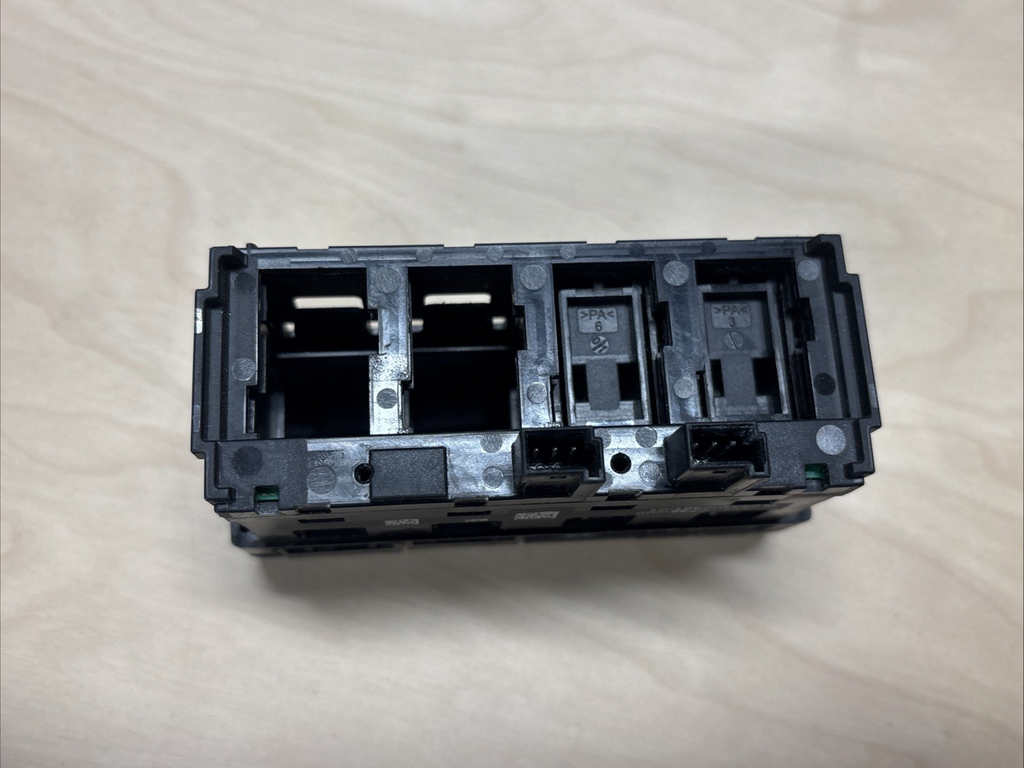 Freightliner Bunk Rocker Switch Panel A06-90732-000