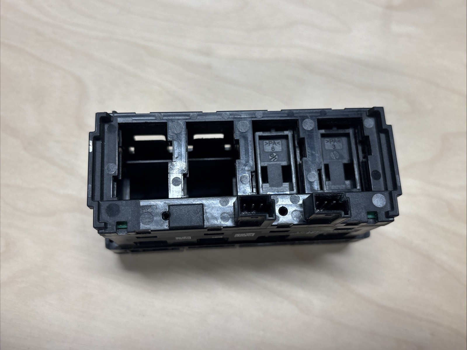 Freightliner Bunk Rocker Switch Panel A06-90732-000