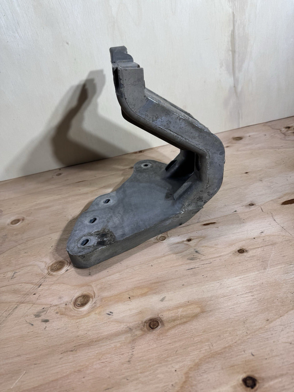 D11-1503 KENWORTH T680 AIR CLEANER BRACKET 3771232