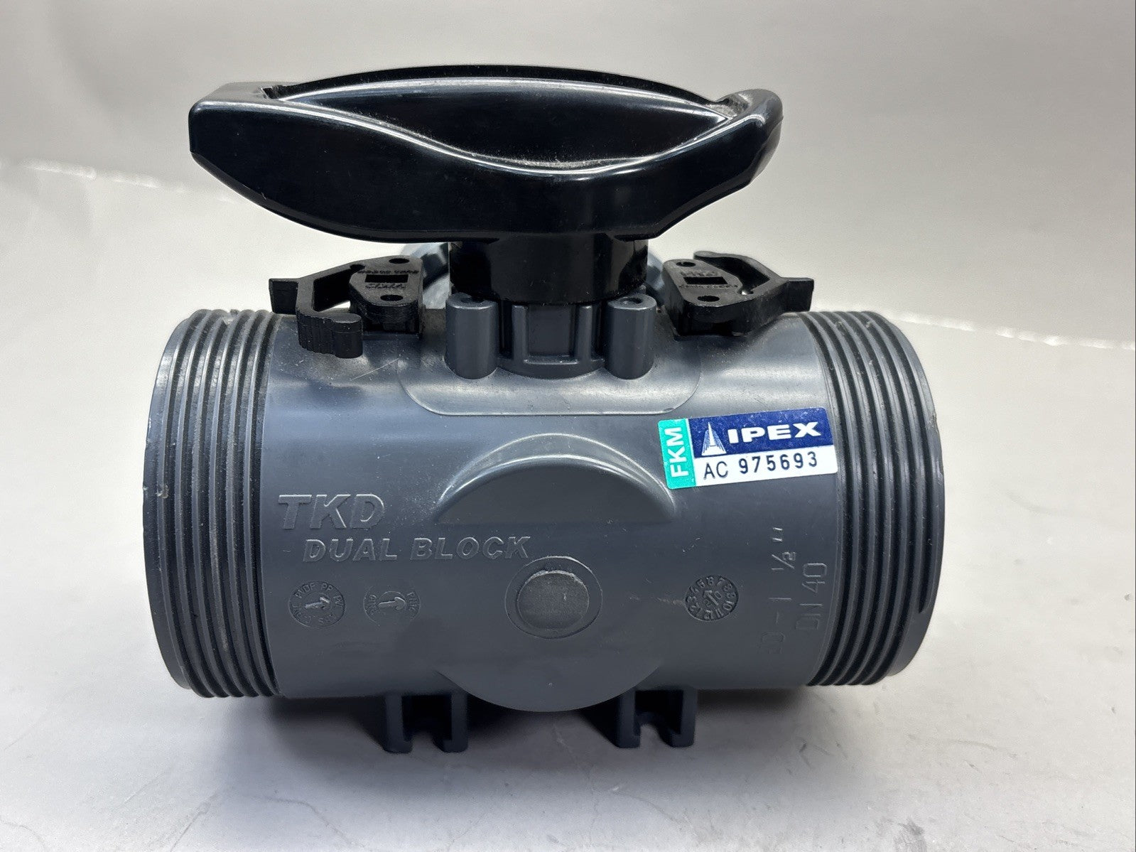 IPEX 50  1" 1/2 TKD 3 WAY TU BALL VALVE PVC AC975706/975693 DUAL BLOCK DN40