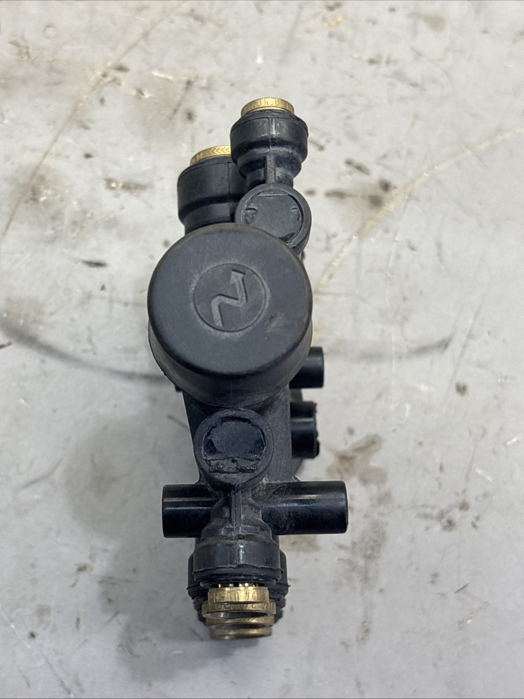 Genuine OEM Volvo 24112715 Air  Manifold