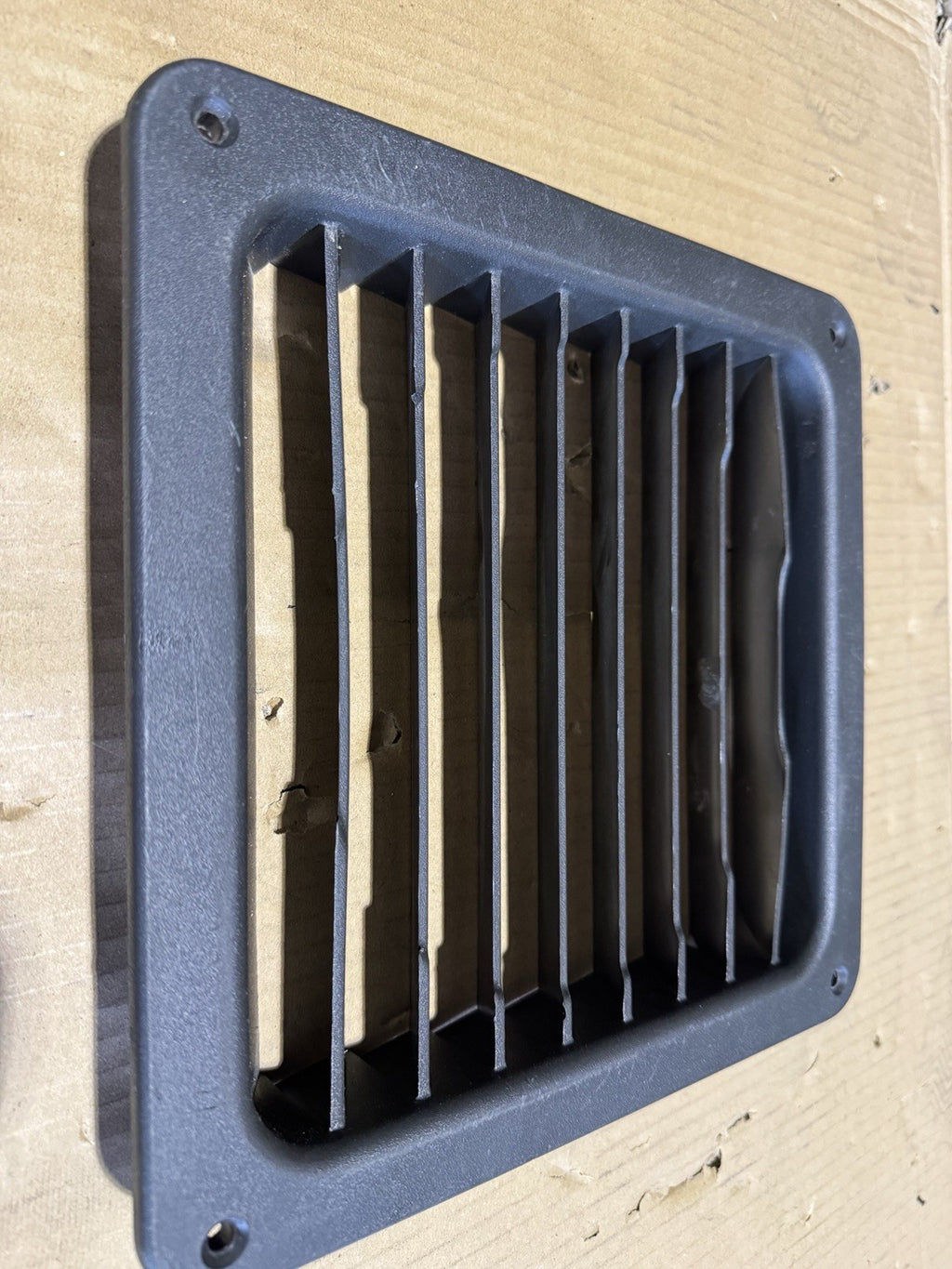 2018-2024 VOLVO VNL 860 FRONT RIGHT SIDE BUNK HVACRAVEN BEZEL 22332236 OEM