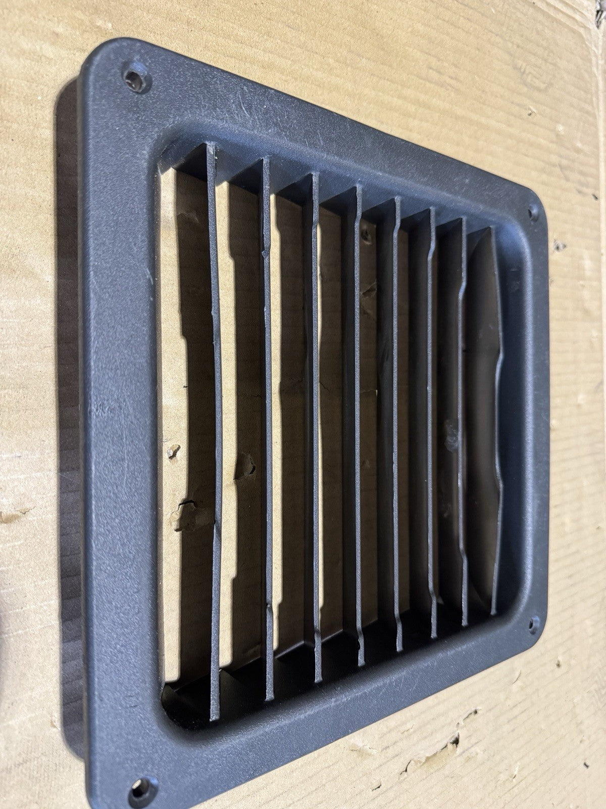 2018-2024 VOLVO VNL 860 FRONT RIGHT SIDE BUNK HVACRAVEN BEZEL 22332236 OEM