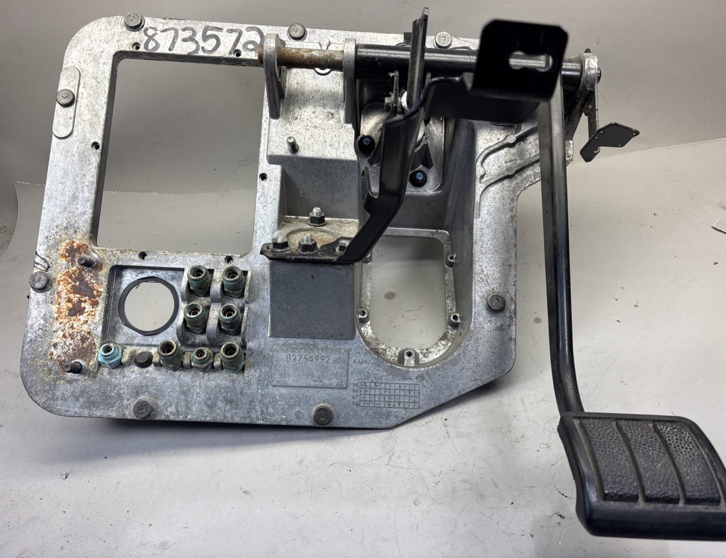 2019 VOLVO VNL D13 BRAKE FOOT PEDAL 82754992 OEM