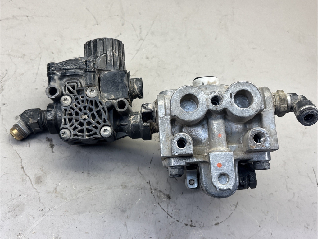 BENDIX ESSEMBLY  VALVE T-5019483 W/ ABS VALVE BENDIX K056040 ABS MODULATOR VALVE