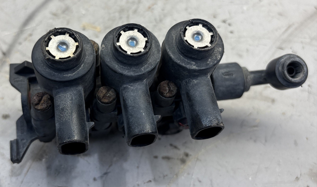 BENDIX AIR MANIFOLD SOLENOID  K052287 OEM