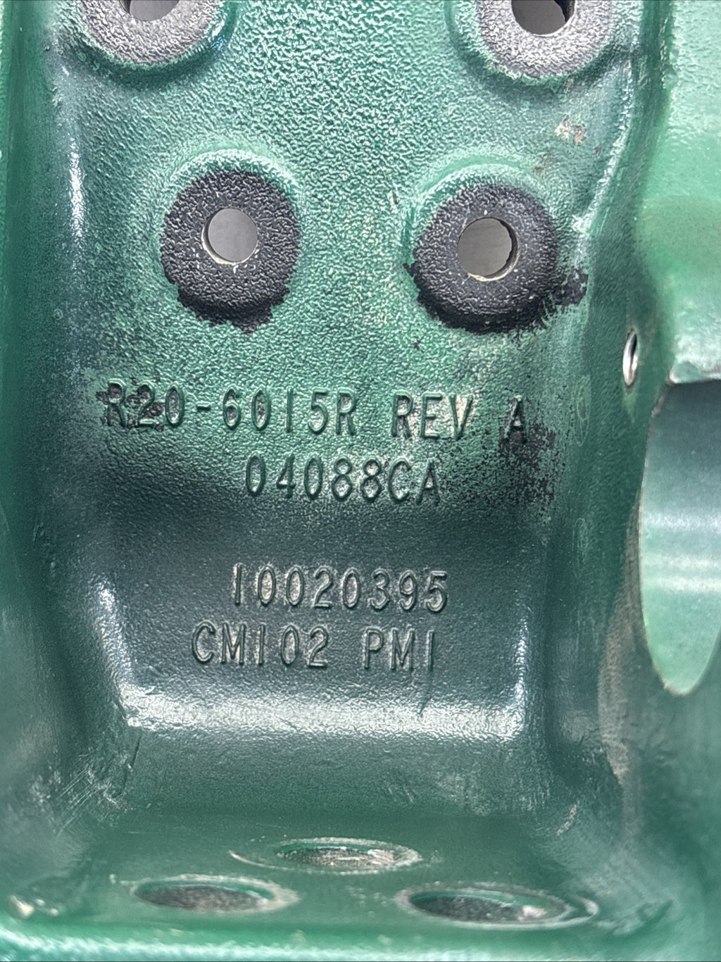 PETERBILT  Connector-Cab Upper Exhaust Bracket, Right  P/N: R20-6015R