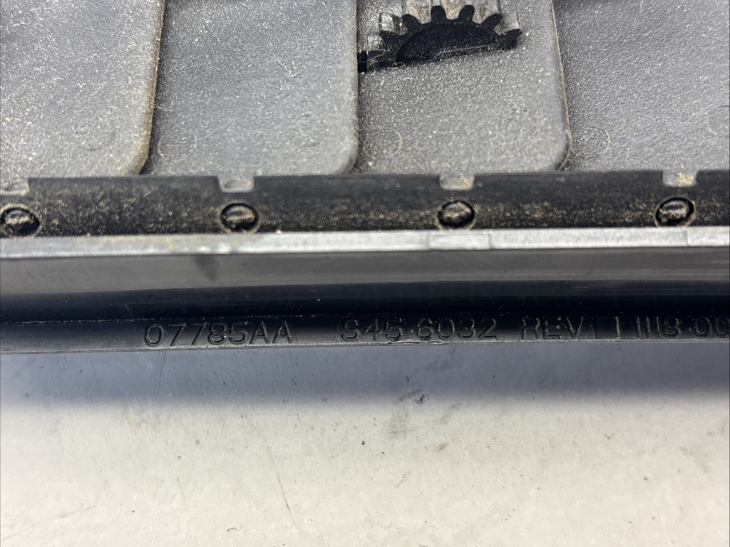 PACCAR   DASH LOUVERT VENT    S45-6032 / 07785AA