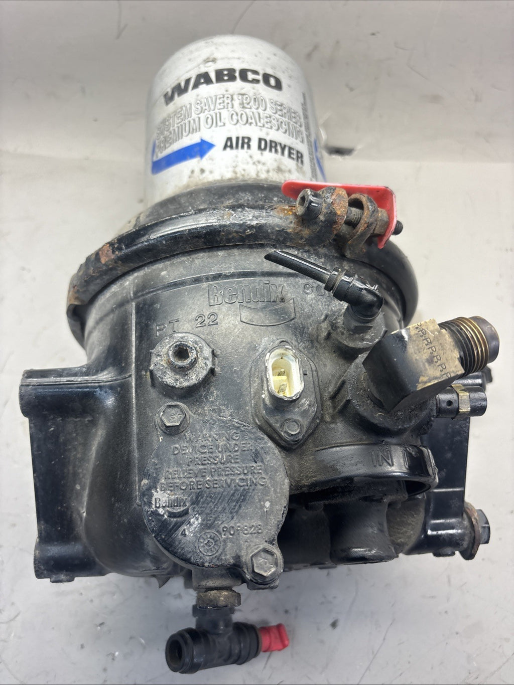 Freightliner Cascadia 126 Bendix Air Dryer K066257 OEM