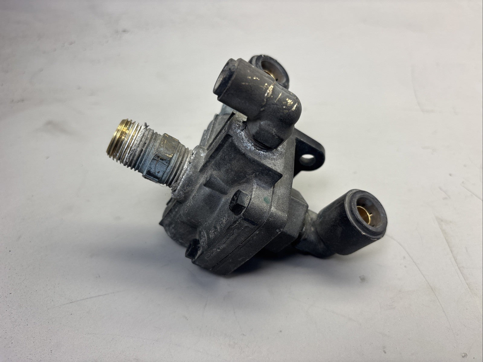 Bendix 183700 QR13P Air Brake quick release valve K190430N07