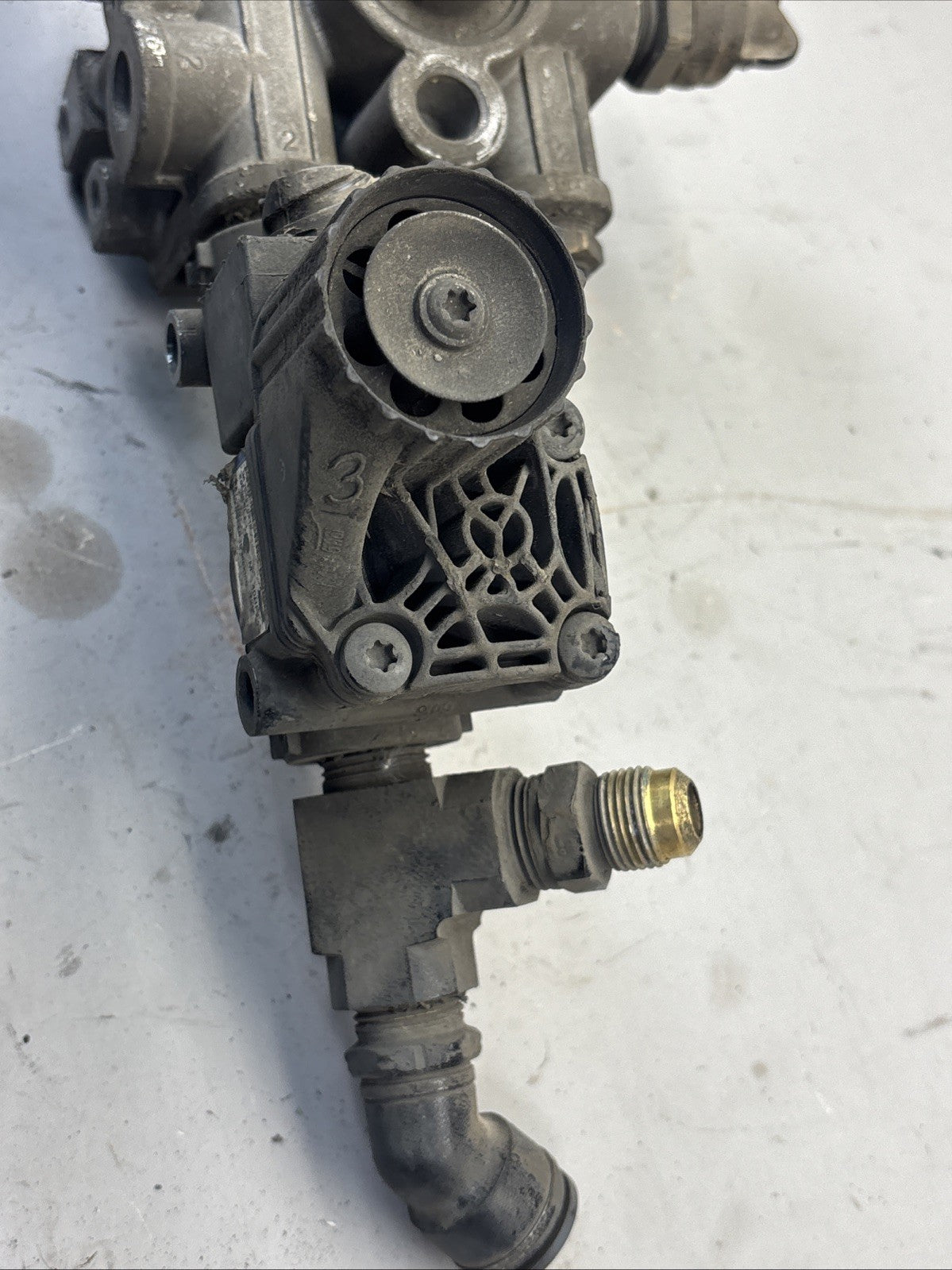 BENDIX ESSEMBLY  VALVE T-5019483 W/ ABS VALVE BENDIX K056040 ABS MODULATOR VALVE